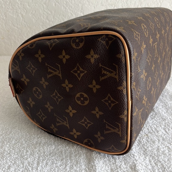 Louis Vuitton Monogram Speedy 30 - Picture 12 of 17